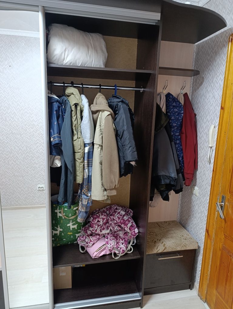 Продам шкаф в прихожую
