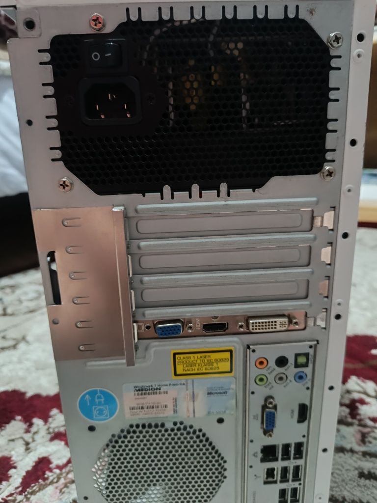 Vând PC "nu stiu ce componente are)