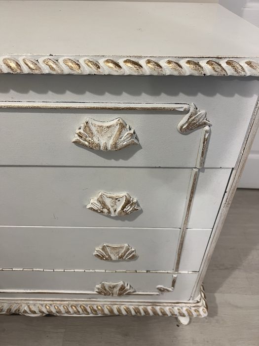 Mobila lemn alba reconditionata