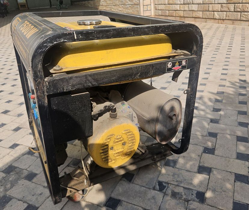 Движок 7500кв сотилади