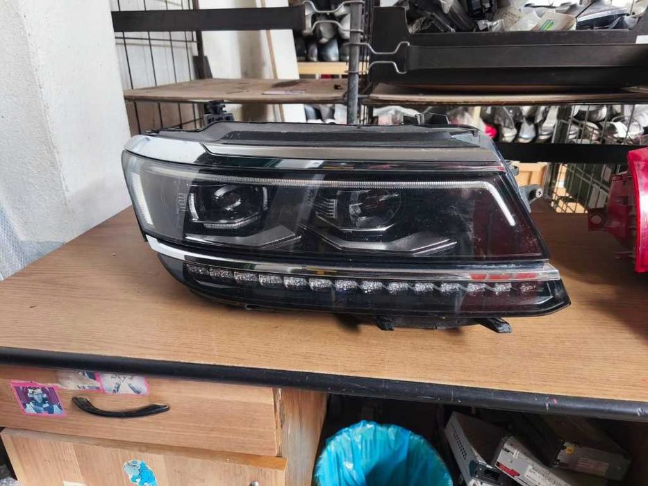 Far LED dreapta VW Tiguan cod: 5NB941082A