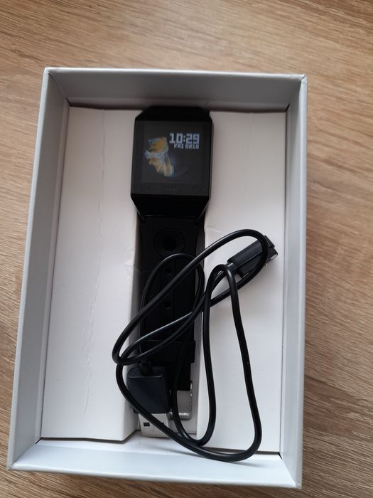 Ceas fitness nou in cutie cu incarcator