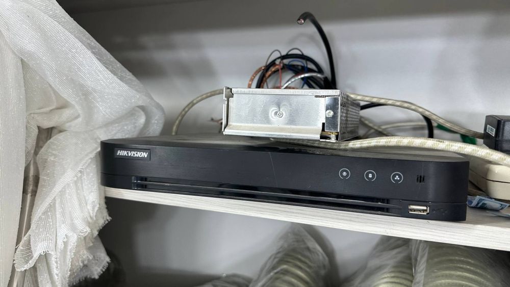 Продам камеру видеонаблюдение 4 камера иДВР