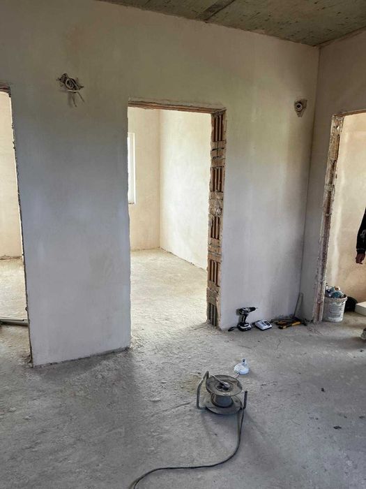 Новопостроена триетажна къща в Бяла