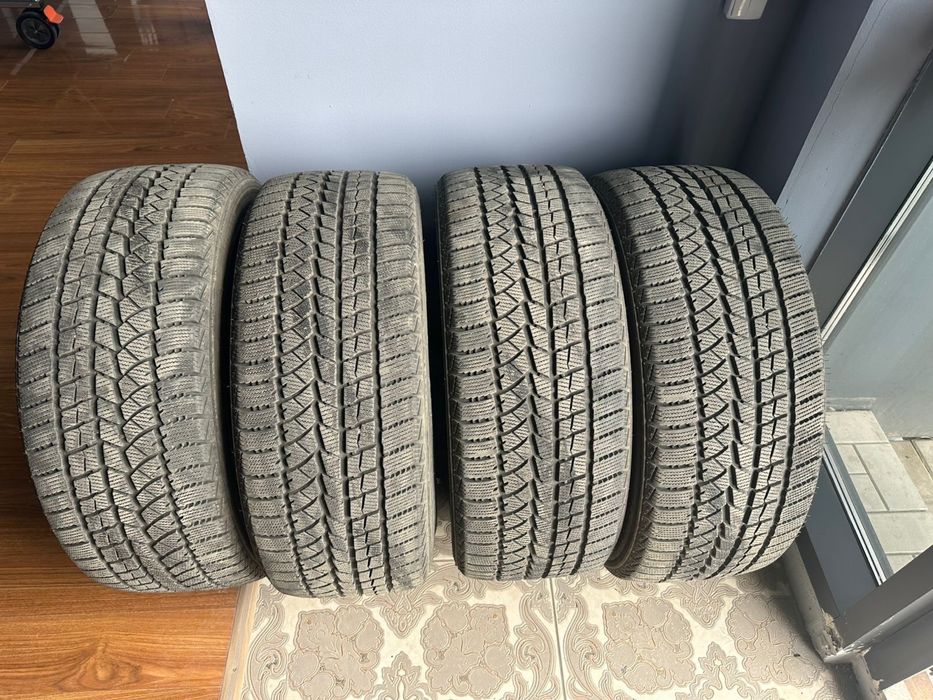 Продам резину почти новая Ли9