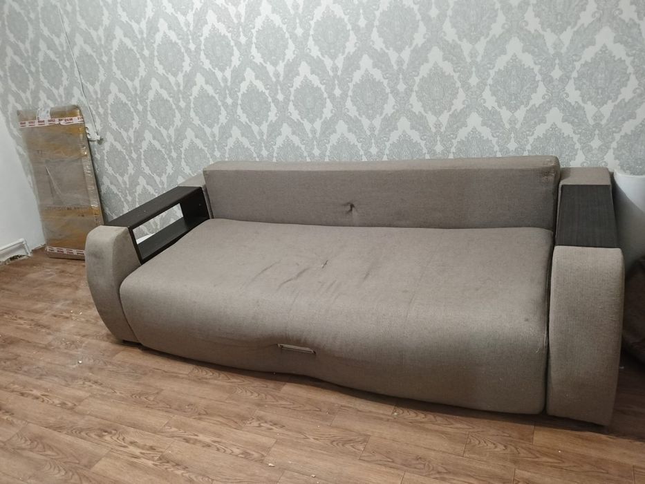 Диван в хорошем состояний