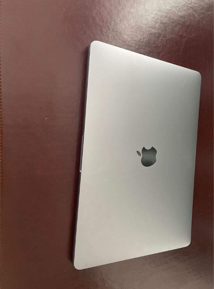 Laptop Apple Macbook Pro  256 Gb memory  8 gb RAM
