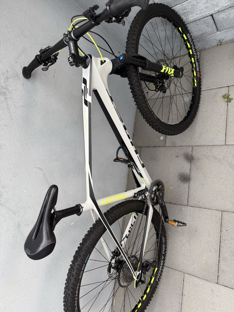 Bicicleta Ghost Lector carbon