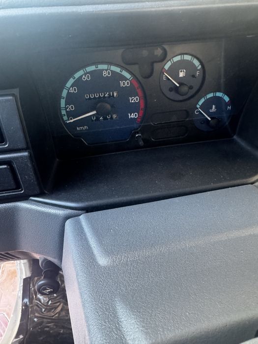 Лабо сотилади янги номир олинмаган! Колган малимотлар телефонда гаплаш