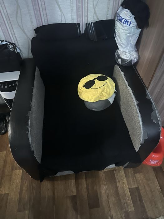 Диван и 2 кресла отдам даром
