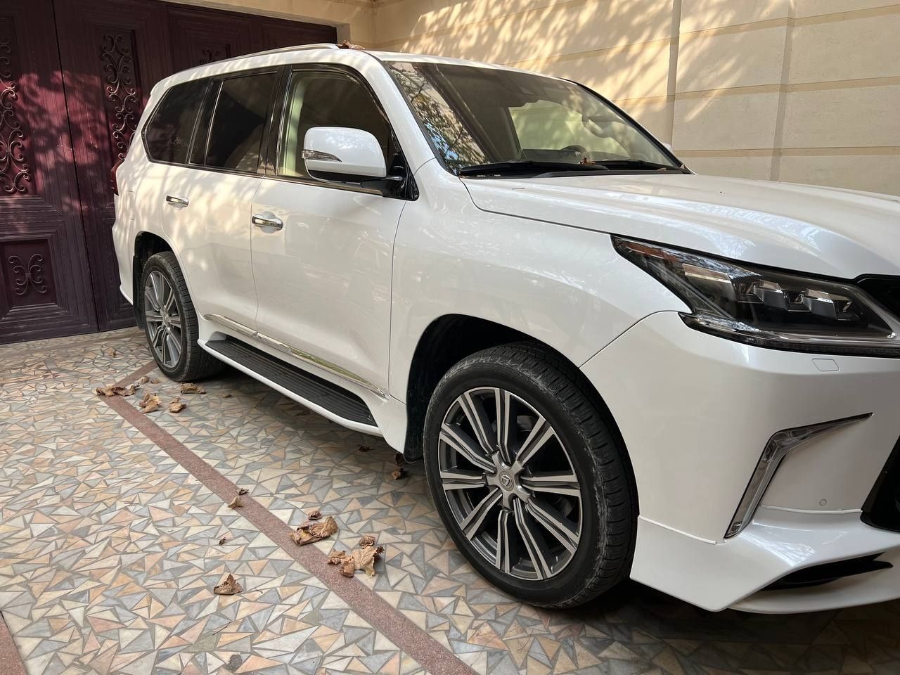 Lexus LX 570 White