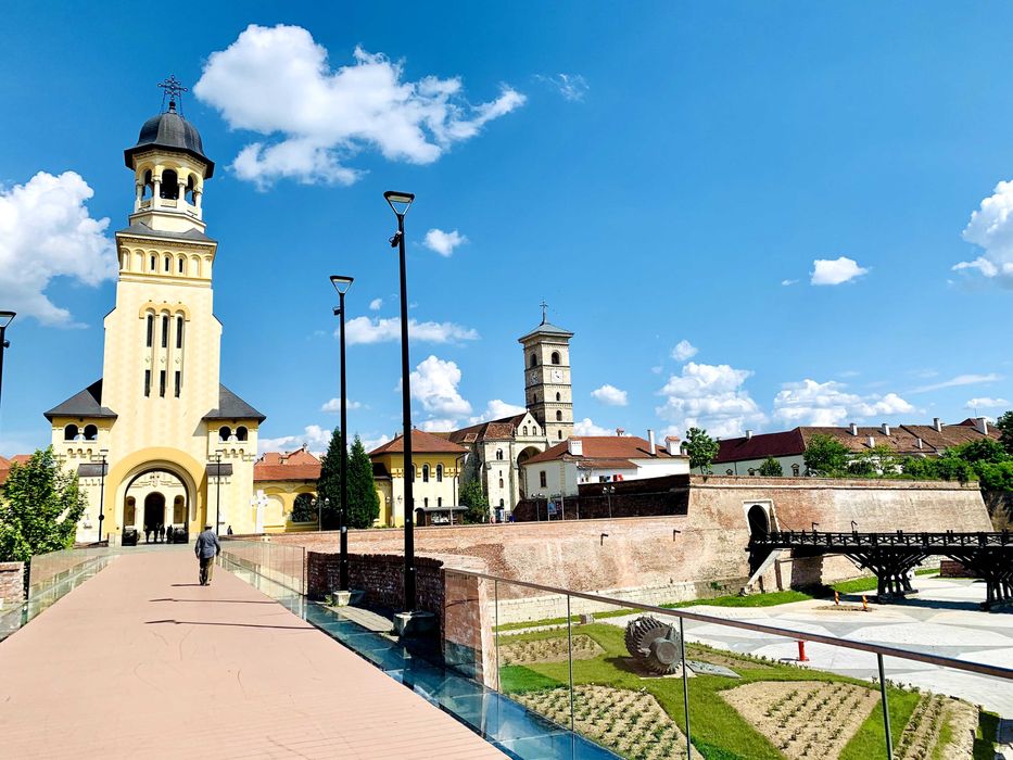 Teren de casă, pensiune, restaurant, birouri in Alba Iulia