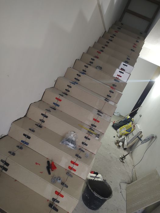 Montaj travertin zugravit