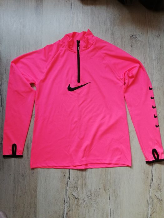 Нов дамски екип черно с циклама