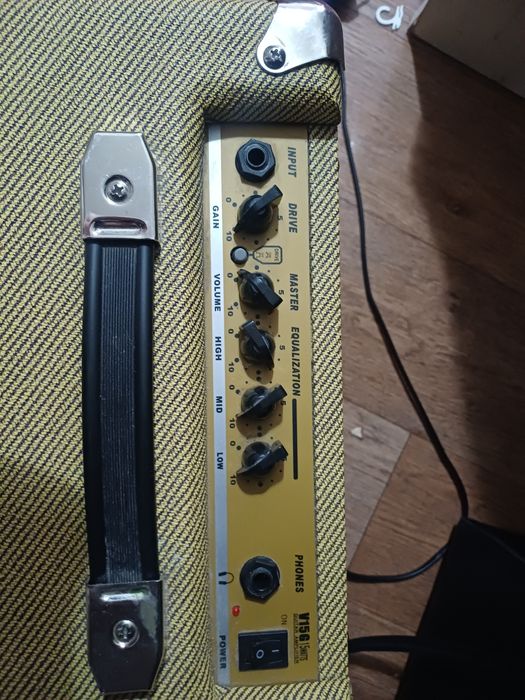 Комбо усилитель для усиления звука