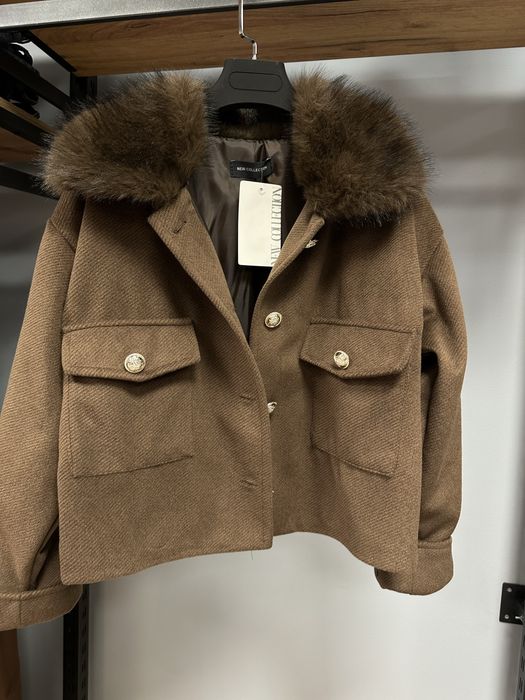 Късо палто с пухена яка два цвята