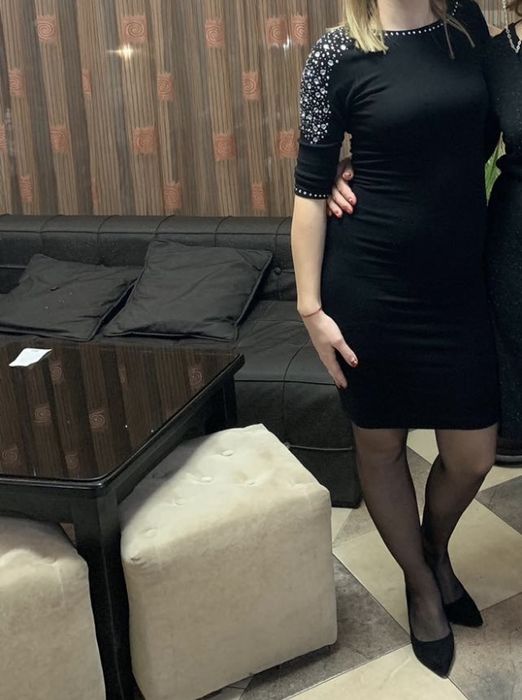 Рокля от трико с камъни