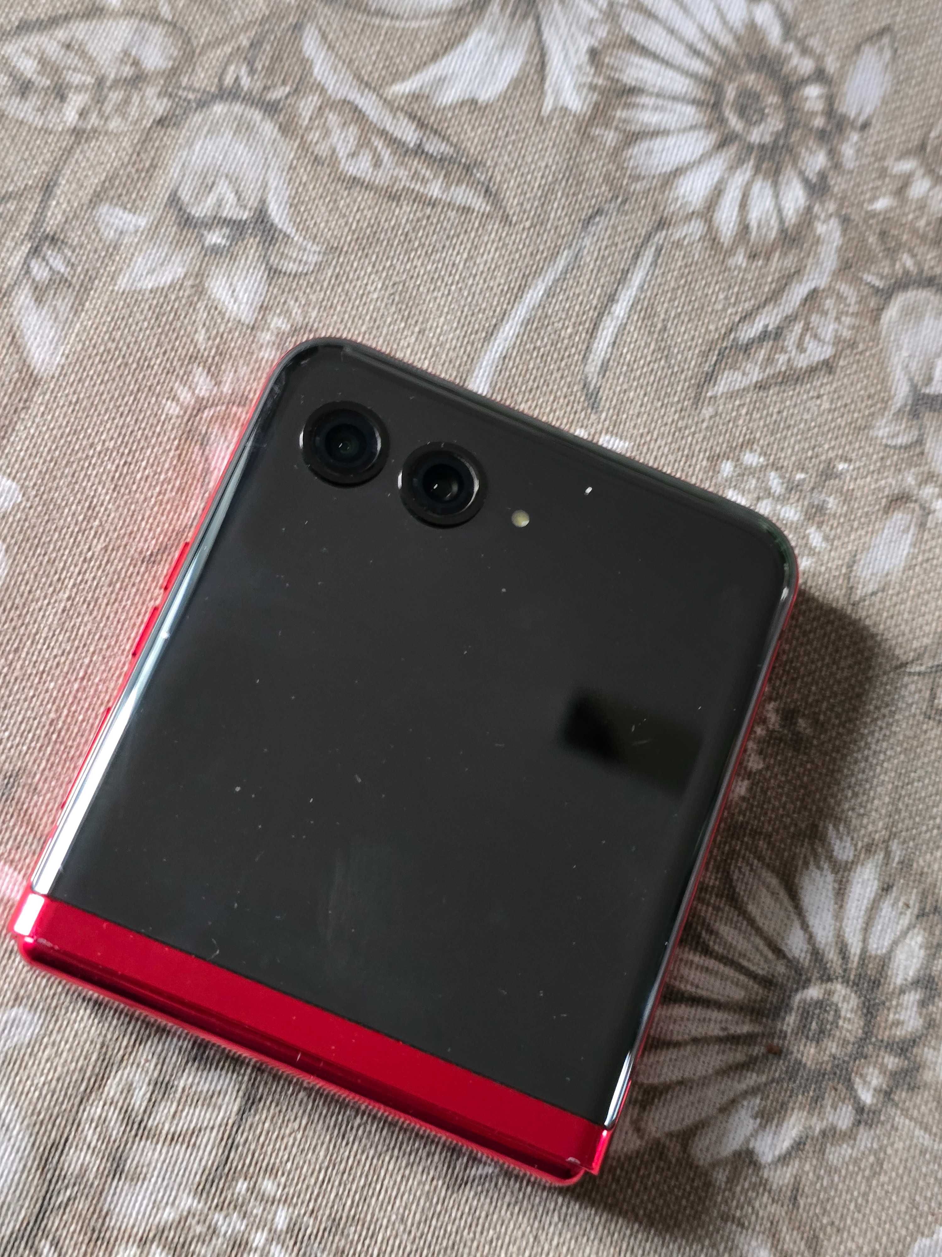 Telefon Motorola Razr pliabil impecabil
