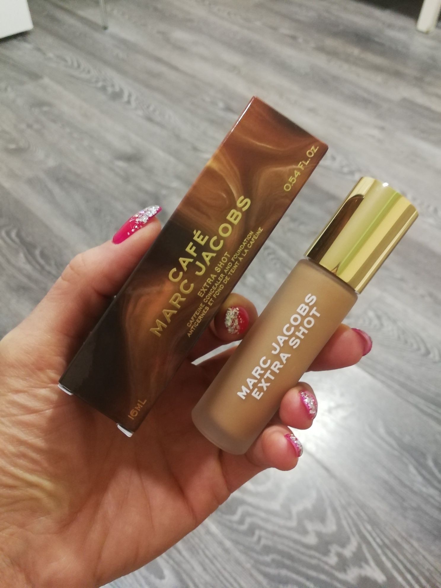 Marc Jacobs 2в1 коректор/фон-дьо-тен и червило