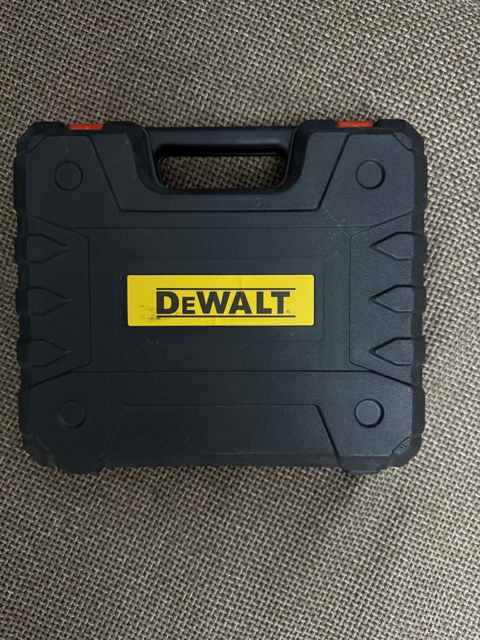 Дрель (DeWalt) в хорошем состоянии, срочно!!