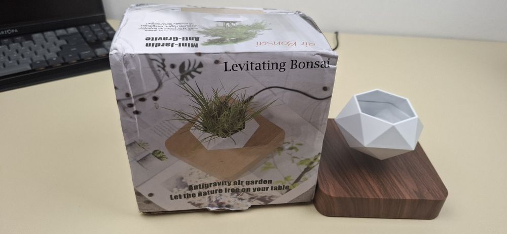 Ghiveci levitatie prin electromagneti