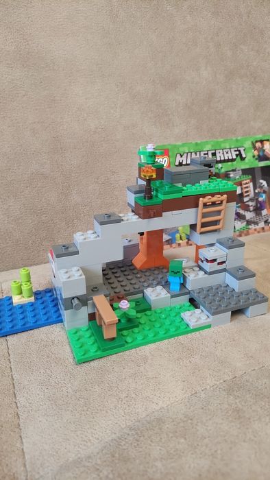 LEGO Minecraft - Пещера със зомбита 21141 и Битка в Ада 21139