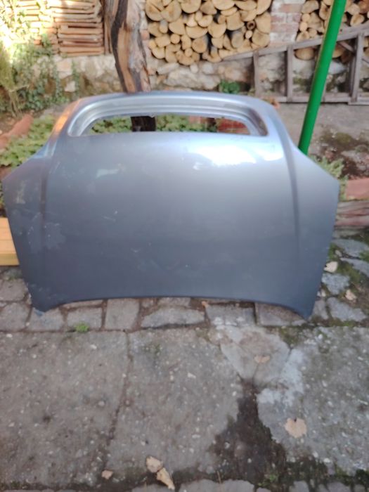 Преден капак за Зафира А и други части за същия модел.