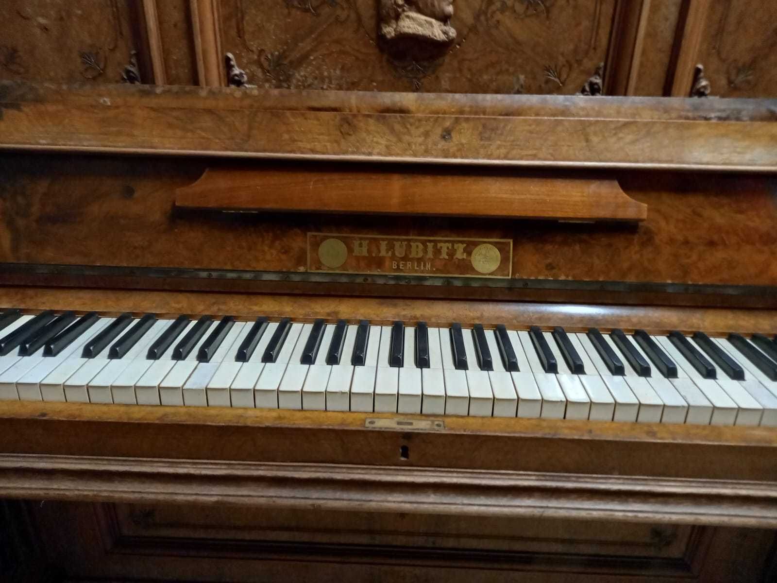 Pianina H. LUBITZ Berlin