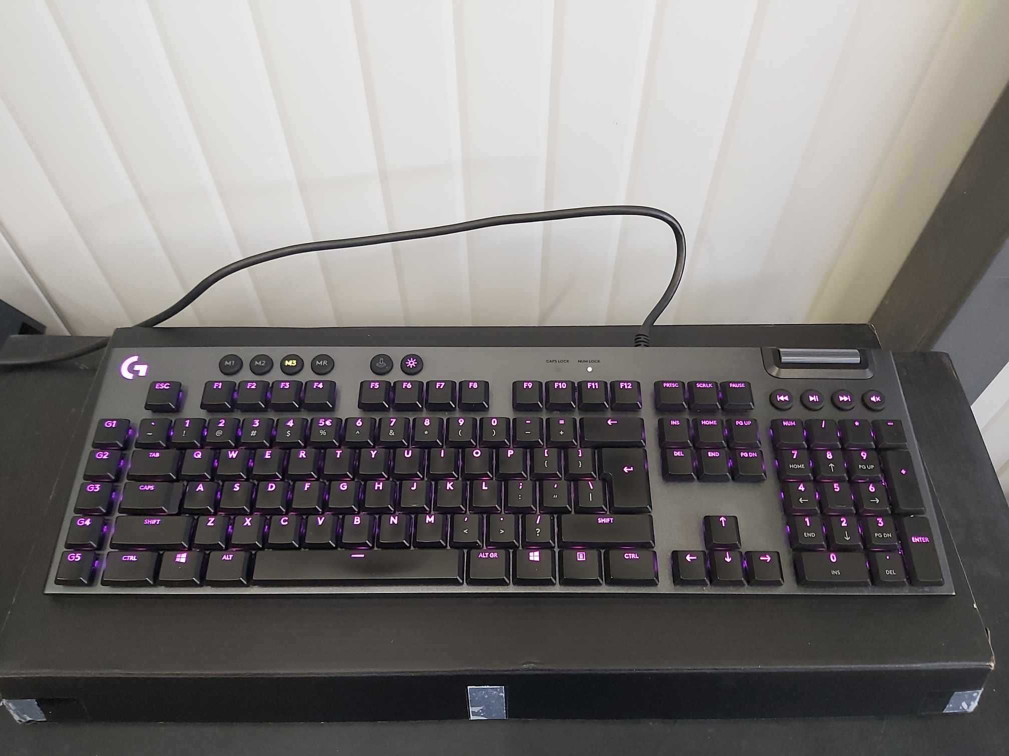 Геймърска механична клавиатура Logitech, G815 Lightsync RGB