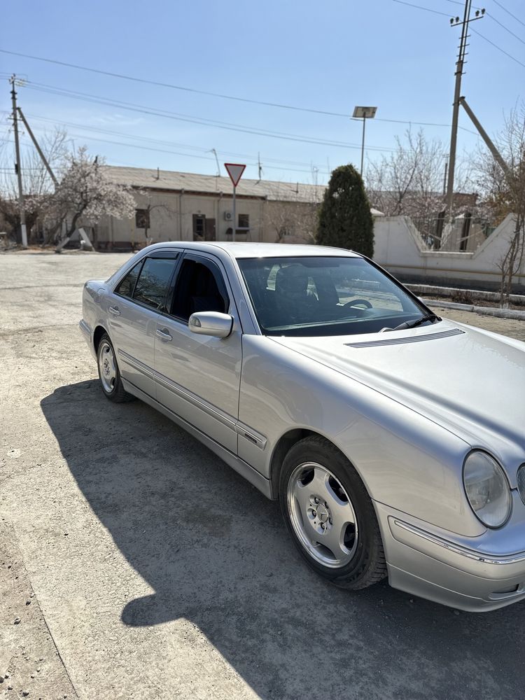 Mercedes Benz E200 210 kuzov