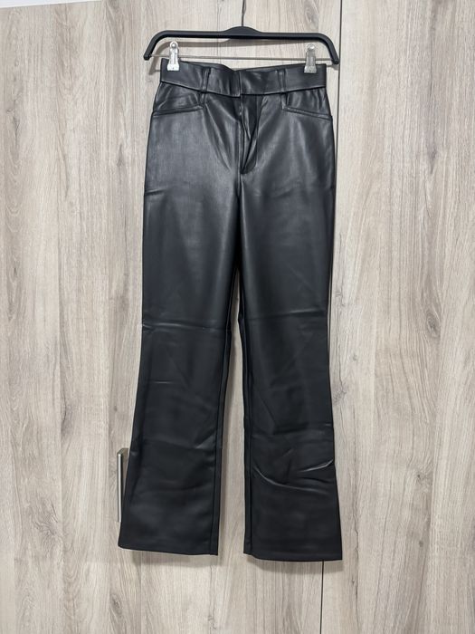 Pantaloni imitatie de piele Zara