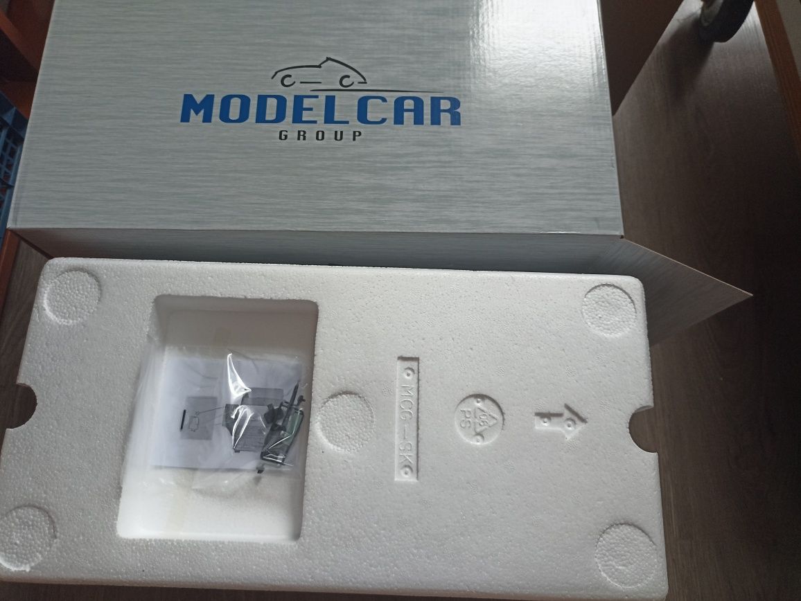 Macheta camion Mercedes scara 1:18 modelcar