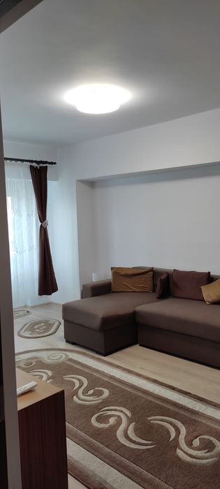 Închiriez garsoniera