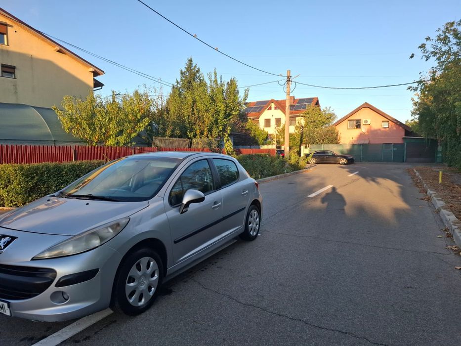Peugeot 207//1.6 HDI