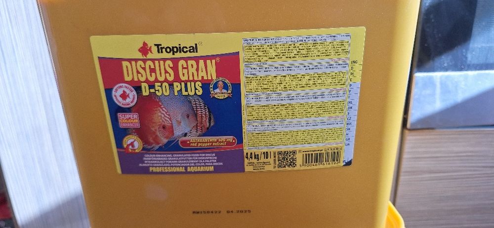 Hrană pești. Tetra discus și Tropical