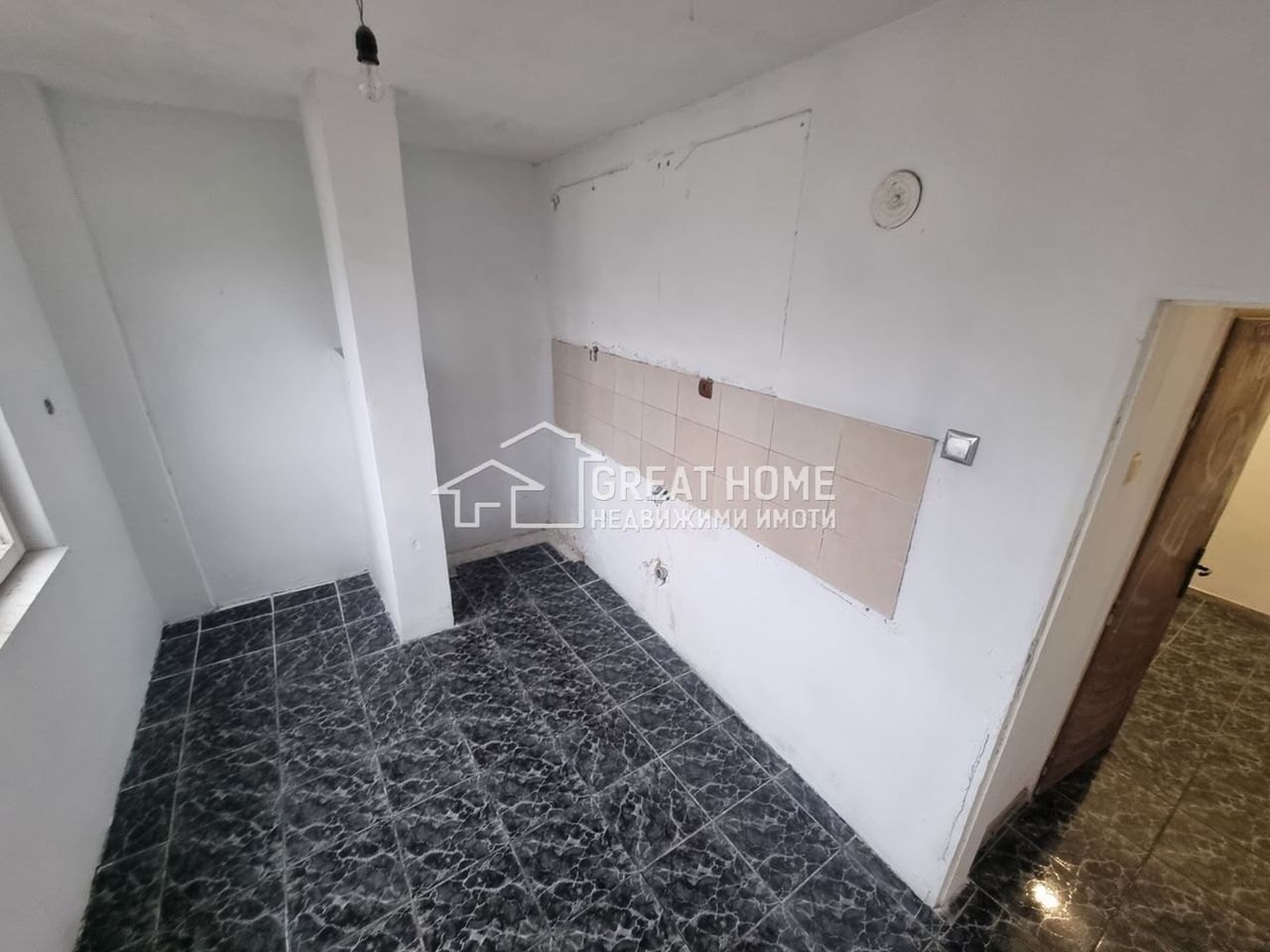 Продава се Тристаен апартамент в Търговище, Вароша - 65 кв.м за 981 €/кв.м - Снимка #1