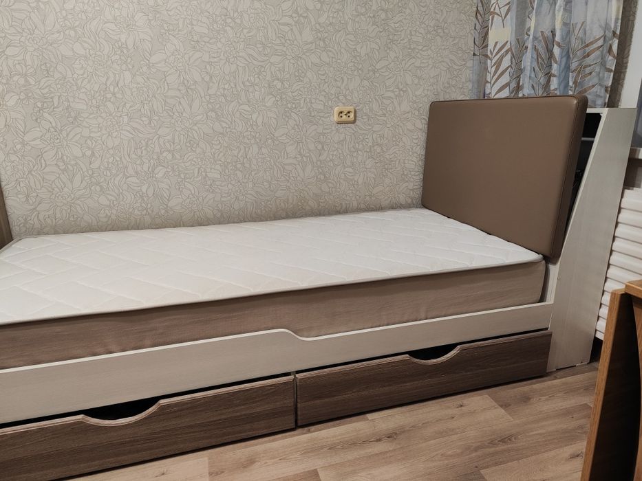 Продам кровать-полуторку