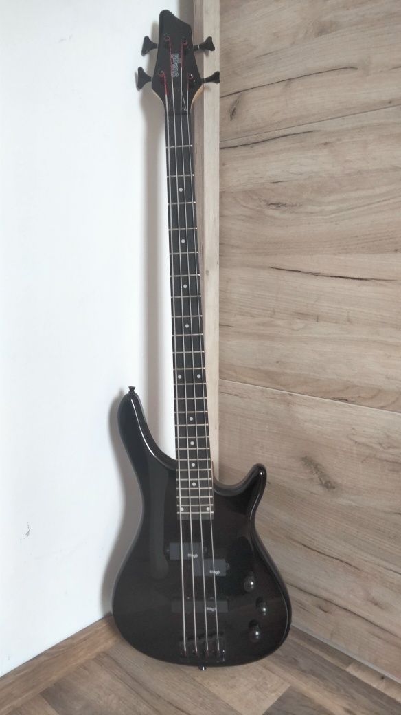 Vând chitară bass stagg