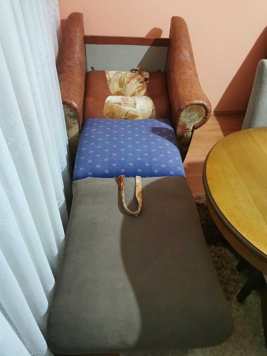 Canapea și două fotolii extensibile