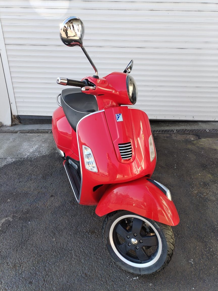 Scuter Piaggio Vespa Gts 300 ie super sport