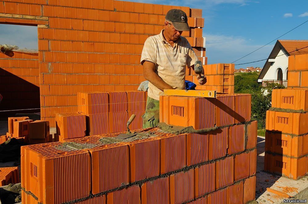 Constructii case la rosu sau la cheie