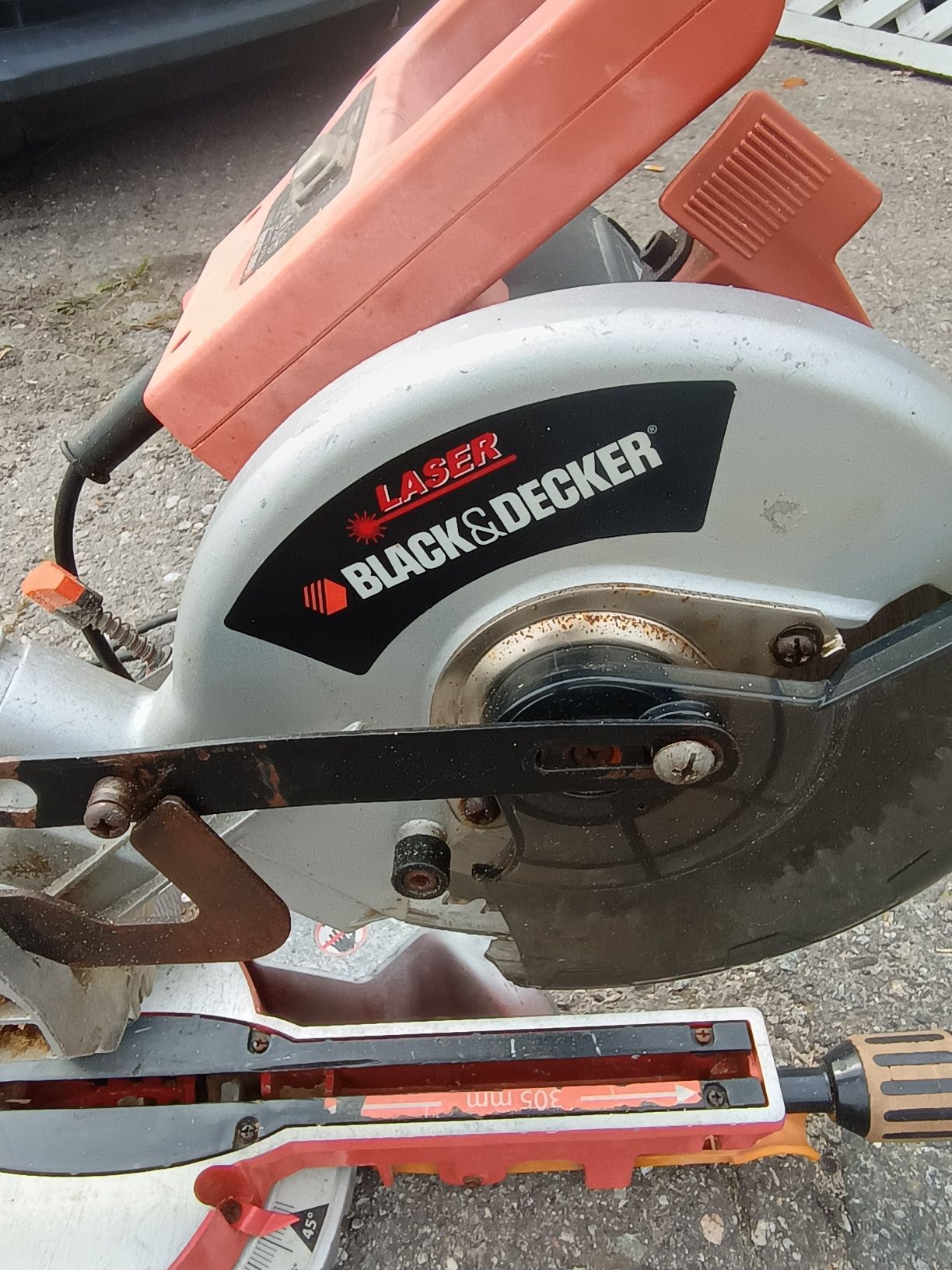 Black and Decker циркуляр/пендула