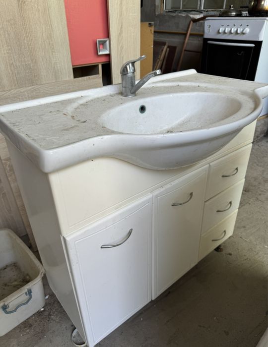 Раковина с зеркалом