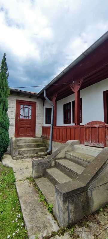 Casa de vanzare 140 m² - teren de 2 400 m²