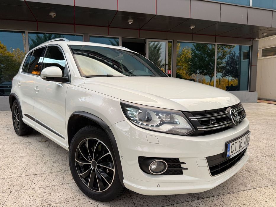 Volkswagen Tiguan R-Line Int Ext/LED/Panoramic/Lane/Sc.electrice/4 Motion/Camera/Keyless