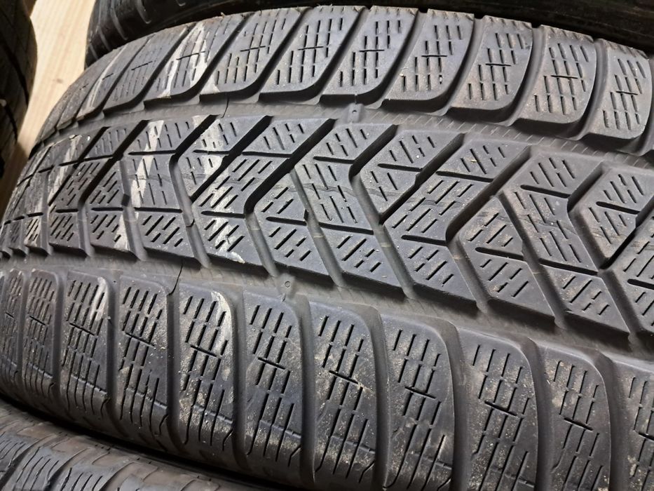 Anvelope second iarna 235 65 R17 Pirelli