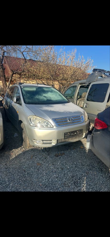 Dezmembrez Toyota corola verso2.0 116cp sau 2.2 D-CAT 177 cp