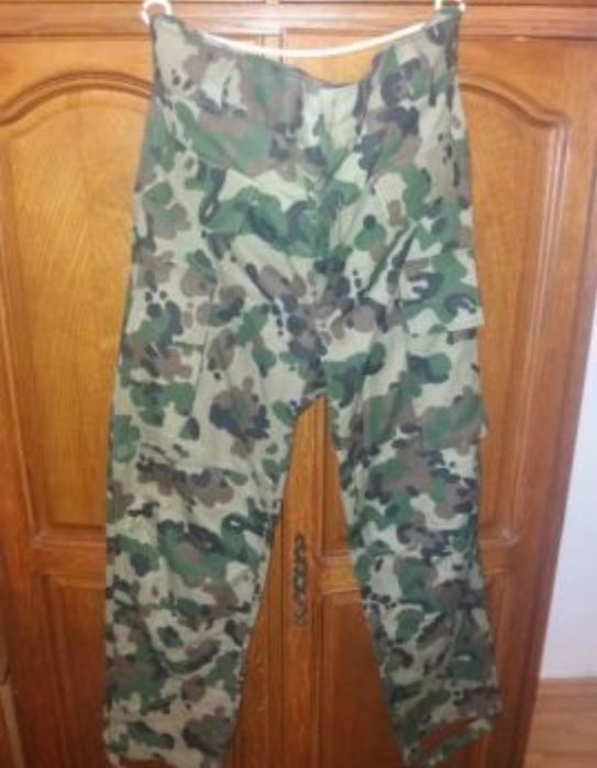 Costum camuflaj mozaic neimblanit si imblanit