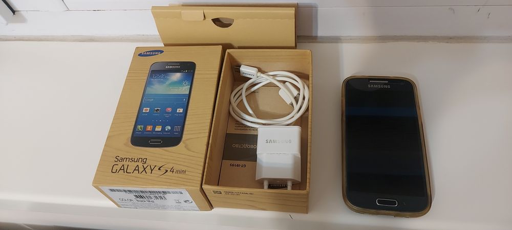 Телефон Samsung s4 mini
