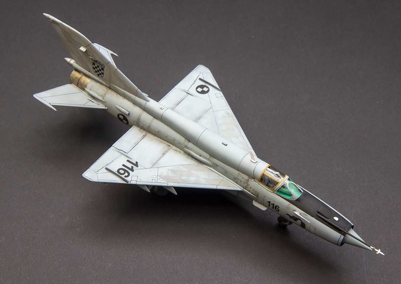 подарочная модель самолёта МИГ-21 в масштабе 1/72 пр. МИР СССР!